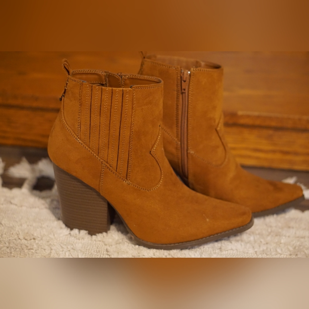ARULA Heeled Boots